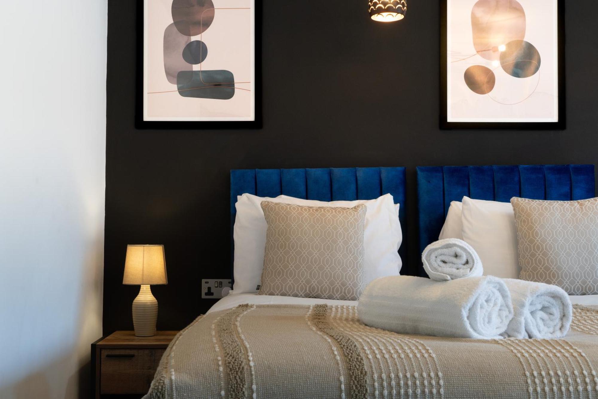 Newark House Premium Apartments With Sofa Beds - Wifi - Free Parking - Perfect For Contractors! 피터버러 외부 사진