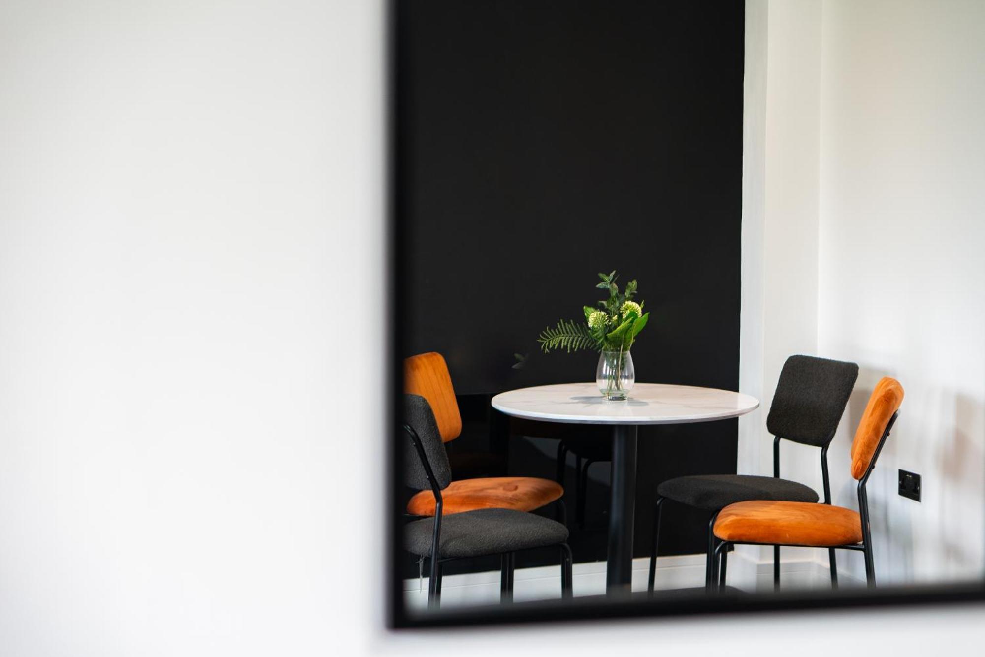Newark House Premium Apartments With Sofa Beds - Wifi - Free Parking - Perfect For Contractors! 피터버러 외부 사진